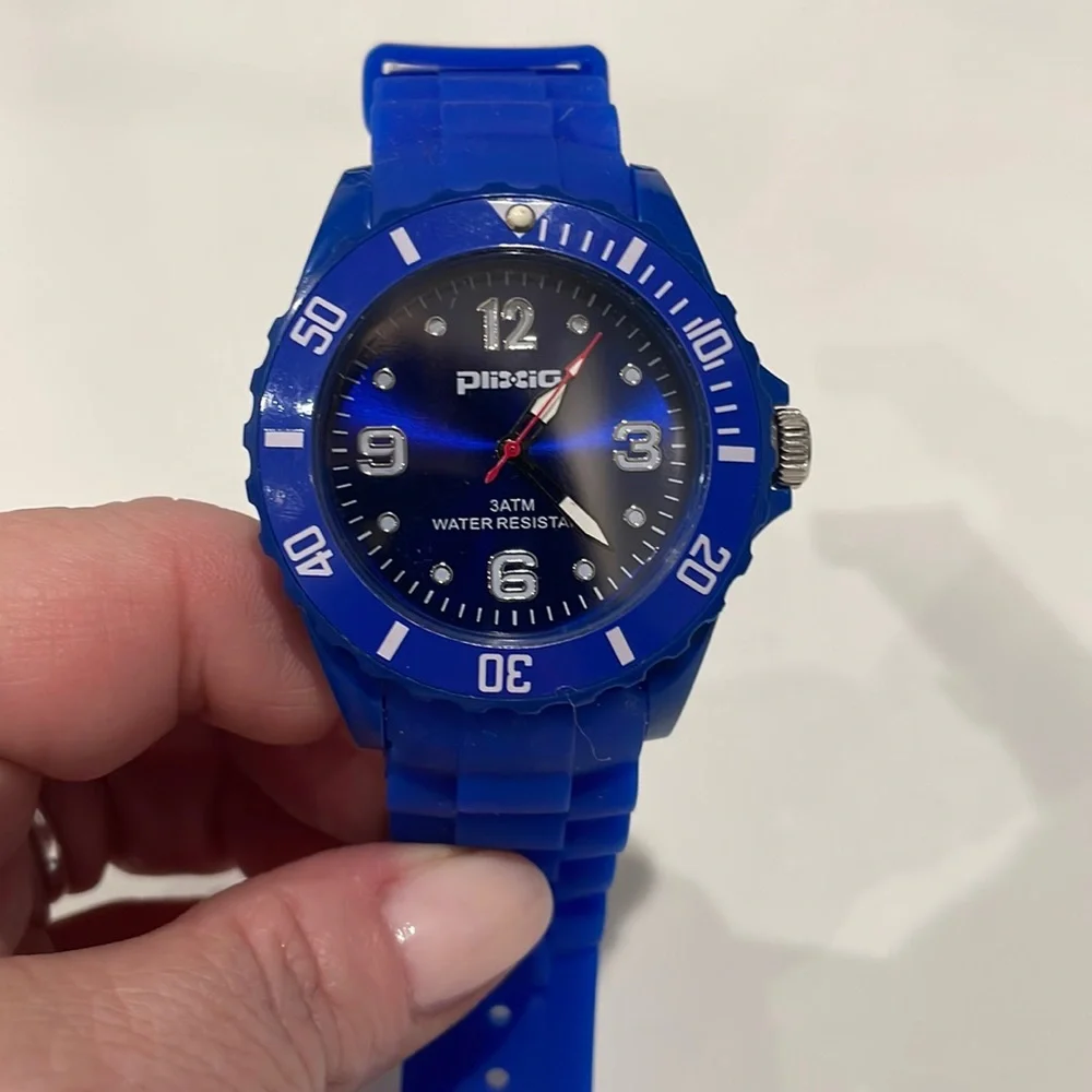 Plixio Royal Blue watch with molded plastic band. New.